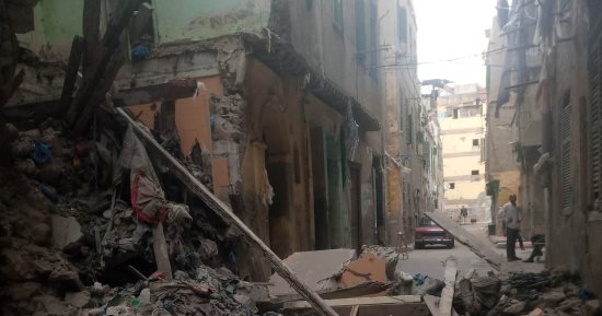 سقوط أجزاء من عقار قديم بحى الجمرك في الإسكندرية دون إصابات