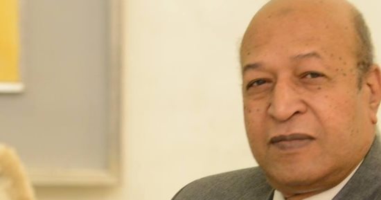 الناقد عبد الرازق حسين يعلن استقالته من رئاسة تحرير مجلة المسرح