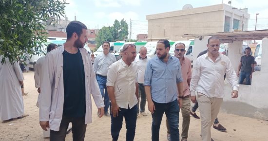 وكيل صحة الإسماعيلية يتفقد القافلة الطبية المجانية بمنطقة عرب أبو قاسم.. صور