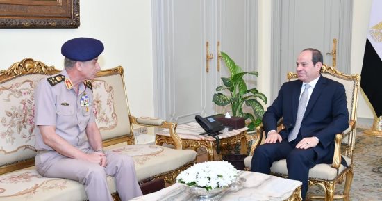 الرئيس السيسي يستقبل القائد العام للقوات المسلحة وزير الدفاع والإنتاج الحربى
