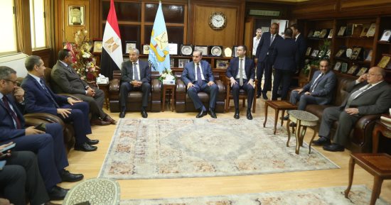 محافظ كفر الشيخ يستقبل 3 وزراء لوضع حجر أساس منطقة لوجستية تجارية.. صور