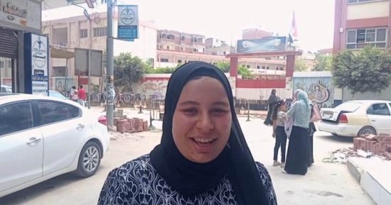 سعادة طلاب الثانوية العامة بكفر الشيخ لسهولة امتحان اللغة الفرنسية.. صور