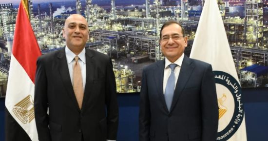 جهاز تنمية المشروعات يدعو للاستفادة من مبادرة تحويل السيارات للعمل بالغاز الطبيعي 