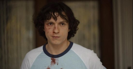 تقييم سيئ من النقاد العالميين لمسلسل توم هولاند الجديد The Crowded Room