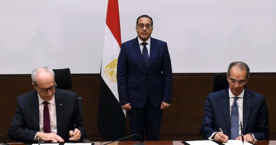 رئيس الوزراء يشهد توقيع مذكرة تفاهم للتعاون بين مصر والجزائر فى مجال الاتصالات
