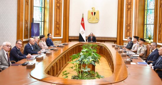 الرئيس السيسى يبحث مع رؤساء شركات التعدين الإيطالية تعظيم الاستفادة من الثروات المعدنية بمصر.. ويؤكد الاهتمام بجذب الاستثمارات الإيطالية.. رؤساء الشركات: متطلعون لتكثيف العمل نحو تعميق مسيرة التعاون مع مصر 