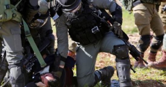 العالم هذا الصباح.. الاحتلال يطرد الفلسطينيين المعتكفين من المسجد الأقصى ومحيطه.. إصابة 26 شخصا جراء حادث تحطم حافلة فى الهند.. خفر السواحل الياباني يعثر على 6 غواصين أعلن عن فقدانهم قبالة محافظة جنوبية