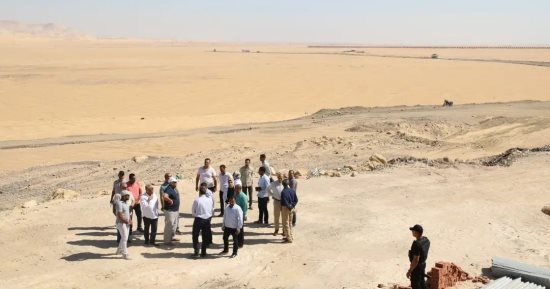 محافظ الوادى الجديد يتابع أعمال الإنشاءات بنادى الهجن والفروسية الدولى