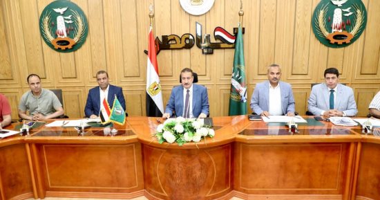 محافظ المنوفية يشدد على تفعيل منافذ السلع خلال اجتماعه برؤساء الوحدات المحلية
