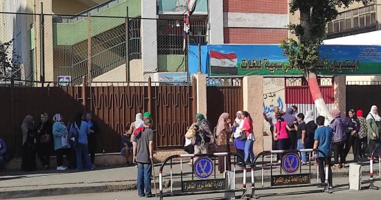 توافد طلاب الثانوية العامة على اللجان استعداداً لدخول امتحان اللغة الثانية