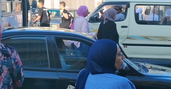 انتظام دخول طلاب الثانوية العامة فى مطروح لأداء امتحان اللغة الثانية 