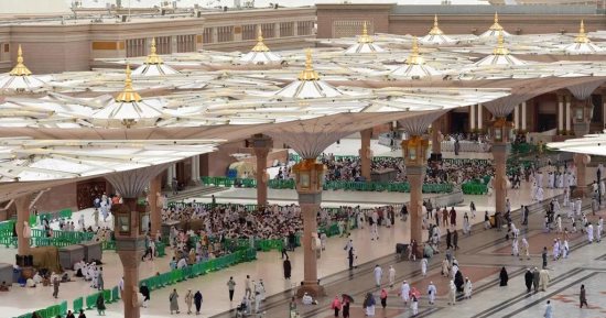 5 وسائل لوقاية ضيوف الرحمن من حرارة الصيف بالمسجد النبوى وساحاته.. صور