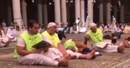 مبادرة "حفاوة".. تهدى حجاج بيت الله الحرام (45) ألف نسخة من المصحف الشريف