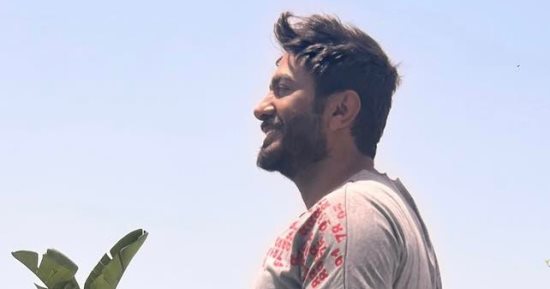تامر حسنى مداعبا نجله آدم: البيه عامل مصور وقال إيه بيوجهنى أقف إزاى