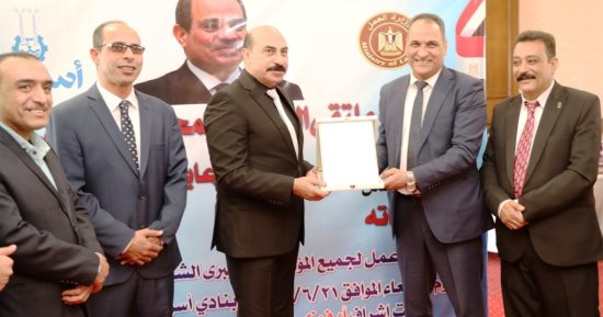 محافظ أسوان يفتتح ملتقى توظيفى لتوفير 450 فرصة عمل للشباب.. صور