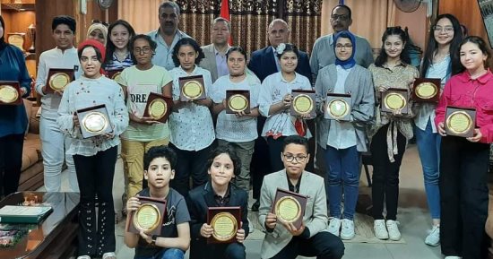 وكيل "تعليم دمياط" يلتقى الحاصلين على المراكز الأولى بمهرجان الطفل المبدع