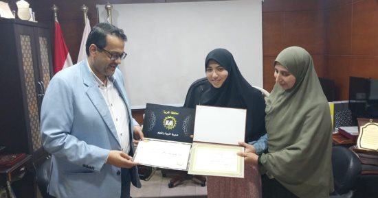 تكريم الطالبة ملك وليد لحصولها على المركز الخامس بمسابقة الأزهر