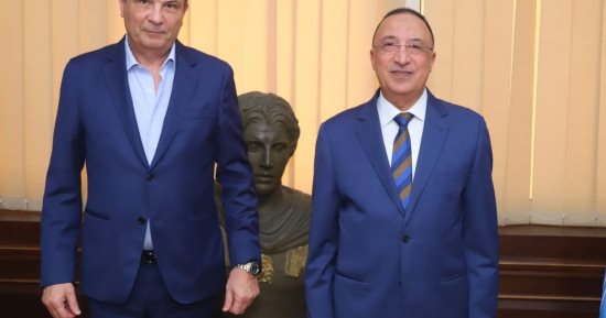 محافظ الإسكندرية: توزيع "بونات مالية" على الأسر الأولى بالرعاية بمناسبة العيد