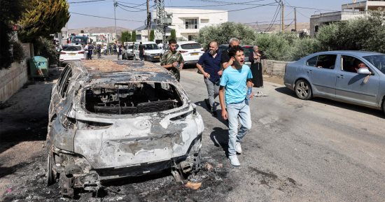 مستوطنون يحرقون أشجار الزيتون.. إسرائيليون يشعلون النار فى منازل وسيارات فلسطينيين.. مصر تطالب بالوقف الفورى لاعتداءات المستوطنين بالضفة.. الاتحاد الأوروبى: إسرائيل ملزمة بحماية المدنيين الفلسطينيين