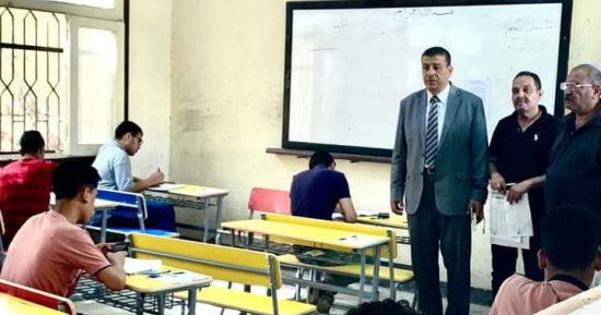 طلاب القسم العلمى بالثانوية الأزهرية بالإسكندرية يؤدون امتحان النحو