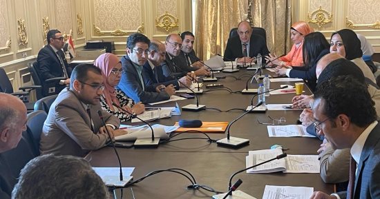 "التموين" تقترح إضافة سيارات بيع السلع الغذائية لقانون عربات الطعام المتنقلة
