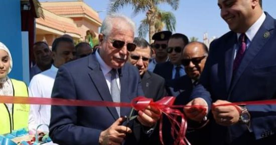 المحافظ ورئيس هيئة الرعاية الصحية يفتتحان المستشفى الميدانى بطور سيناء