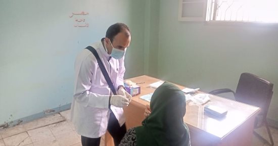 فحص 758 مواطنا فى قافلة طبية بقرية كفر الحصة بالدقهلية.. صور