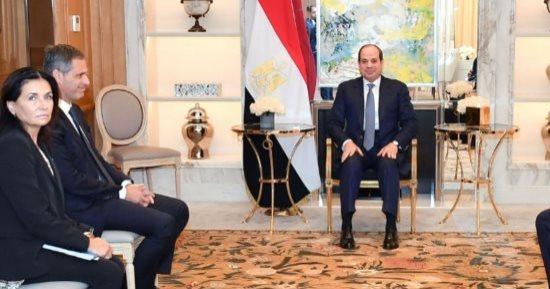الرئيس السيسى يستقبل رئيس شركة الخطوط الملاحية الفرنسية بمقر إقامته فى باريس