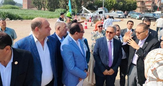 وفد "محلية النواب" يتفقد مجمع مواقف ومشروع نفق عرابي بالزقازيق برفقة المحافظ