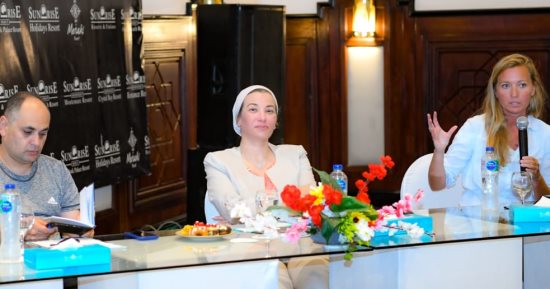 وزيرة البيئة تلتقى الصيادين ضمن أعمال إعداد دراسة لتحليل سلوك القروش بالبحر الأحمر