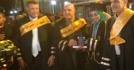 رئيس جامعة أسوان يشهد فاعليات تخرج الدفعة العاشرة لكلية التجارة