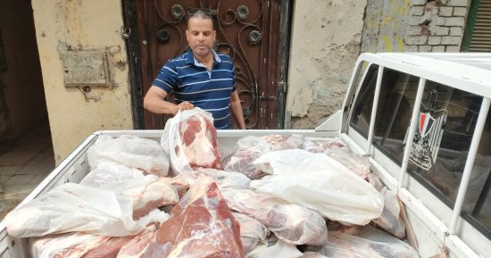 ضبط 866 كيلو لحوم مذبوحة خارج المجازر خلال حملات بالجيزة.. صور