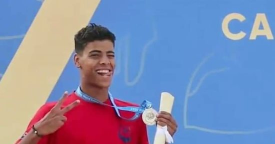 محمود البليسى يحصد الميدالية الفضية بسباق 200 متر ببطولة العالم لسباحة الزعانف