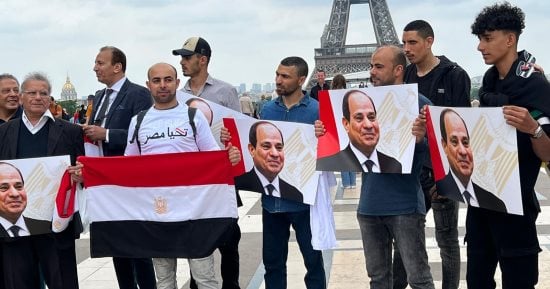 أخبار × 24 ساعة.. الجالية المصرية فى فرنسا تحتشد لاستقبال الرئيس السيسي بباريس