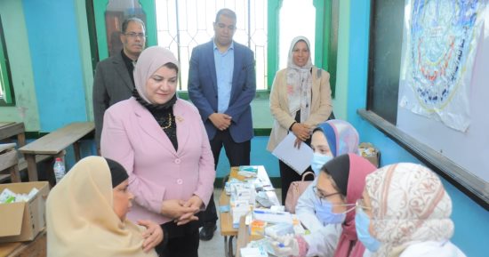 إجراء الكشف الطبى على 2021 مواطناً بقرى حياة كريمة ضمن قوافل جامعة كفر الشيخ