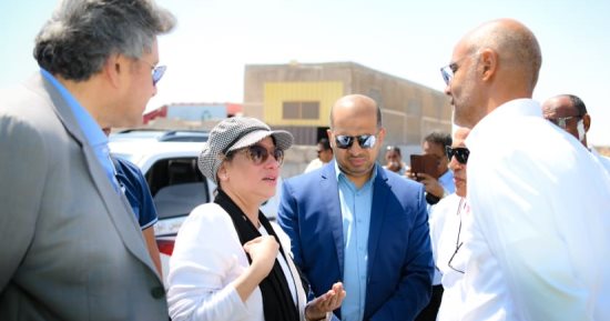 وزيرة البيئة تشهد التشغيل الكامل لمصنع تدوير المخلفات بمدينة الغردقة.. صور