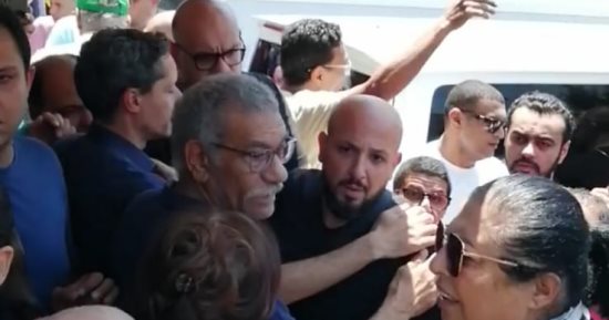 سيد رجب وعلى كمالو فى جنازة والدة الفنان محمد السعدنى