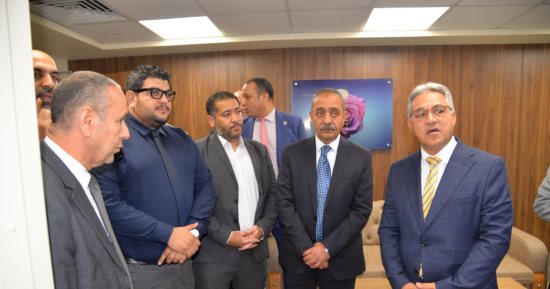 محافظ الإسماعيلية ولجنة الإدراة المحلية بمجلس النواب يتفقدون المجمع الطبى