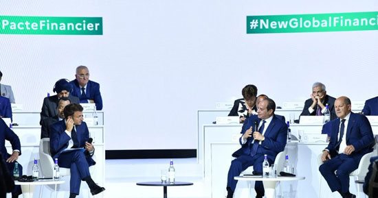 الرئيس السيسى يخاطب قادة وزعماء العالم من قمة ميثاق التمويل العالمى بفرنسا: علينا التحرك بأفكار تقربنا من حل أزمات أفريقيا.. ويؤكد: نتحدث عن حقوق الإنسان بينما يغرق 2700 شخص فى الهجرة غير الشرعية سنويا