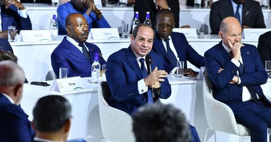 الرئيس السيسي: نتحدث عن حقوق الإنسان بينما يغرق 2700 سنويا بالهجرة غير الشرعية 