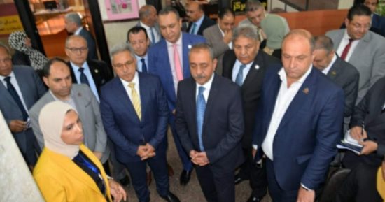 محافظ الإسماعيلية ولجنة الإدارة المحلية بمجلس النواب يتفقدون المركز التكنولوجى.. صور