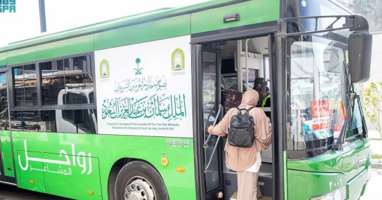 ضيوف خادم الحرمين الشريفين يؤدون العمرة بعد اكتمال وصولهم لمكة المكرمة