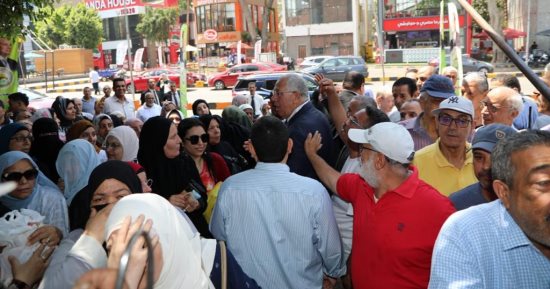 وزير الزراعة يتفقد المنافذ التابعة للوزارة ويوجه بتوفير السلع بأسعار مخفضة