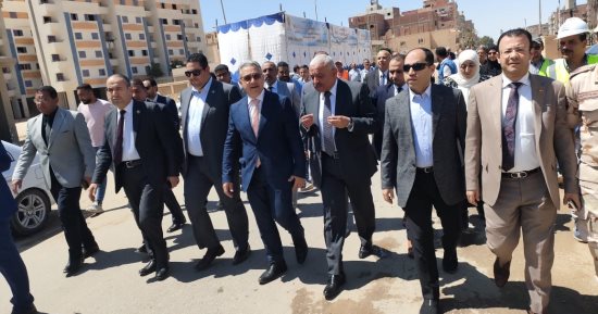 وفد محلية النواب يتفقد تطوير مناطق سكنية بالسويس..والأهالى: شكرا للرئيس السيسي