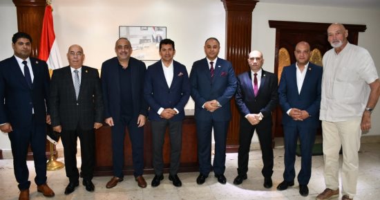 وزير الشباب  يتفق مع الاتحادات الرياضية والمتحدة للخدمات الإعلامية على توقيع بروتوكول ثلاثى لتقديم باقة من  برامج الدعم والرعاية  للأبطال الرياضيين