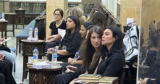 دنيا سمير غانم وأحمد زاهر يقدمان واجب العزاء فى والد أروى جودة