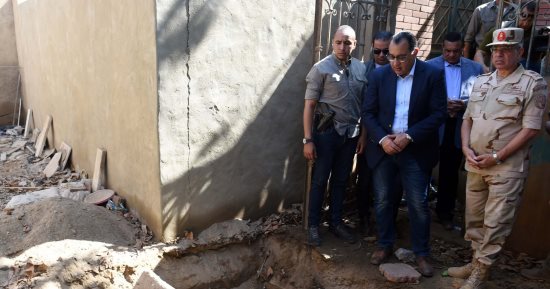 رئيس الوزراء يتفقد المقابر المطلة على شارع صلاح سالم لبدء تنفيذ مقبرة الخالدين