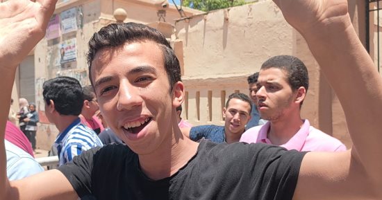 الجغرافيا ترسم الفرحة على وجوه طلاب الأدبى بسوهاج وغضب من الكيمياء بين طلاب العلمى