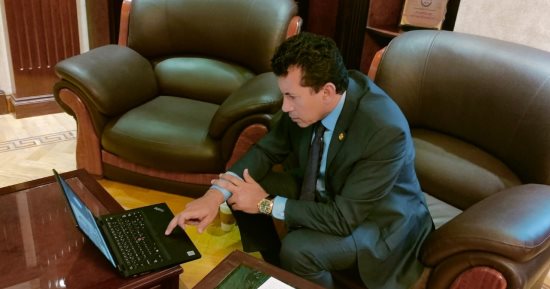 وزير الرياضة يشيد بأداء شباب اليد ويحفز اللاعبين لتحقيق الإنجاز العالمى