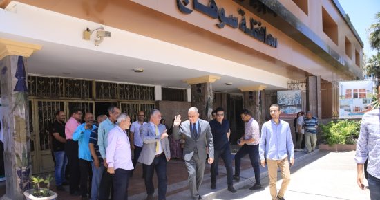 محافظ سوهاج يدشن الحملة القومية "100 يوم صحة" ويتفقد فرق العمل المشاركة
